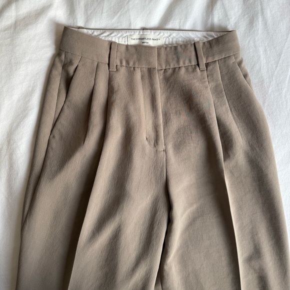 Aritzia Women's Effortless Pant in Nomad Taupe - Picture 2 of 5